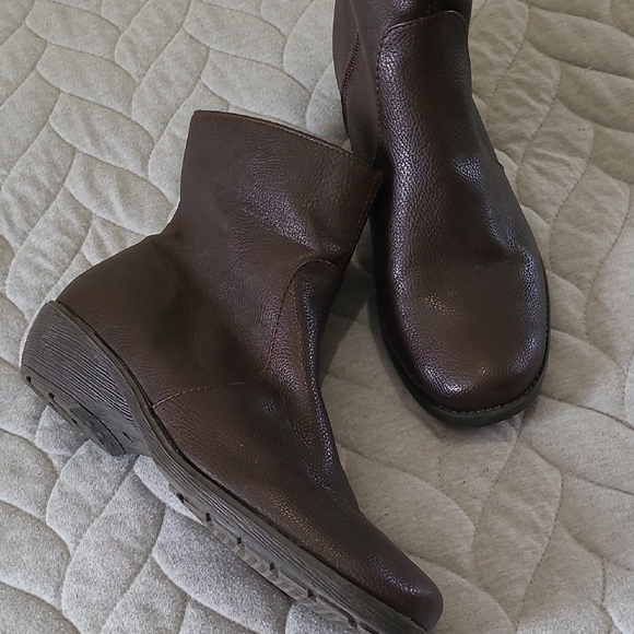AEROSOLES Dark Brown Ankle Boots - Picture 2 of 3